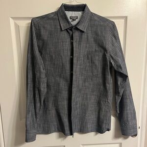 Men’s size Medium Van Heusen long sleeve shirt